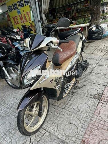 Yamaha Novo 4 Nâu, Đen