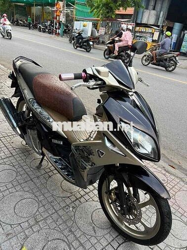 Yamaha Novo 4 Nâu, Đen