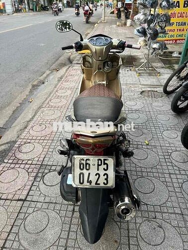 Yamaha Novo 4 Nâu, Đen