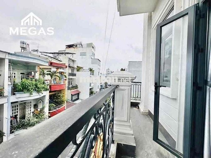 BAN CÔNG FULL NỘI THẤT BAN CÔNG MỚI TOANH