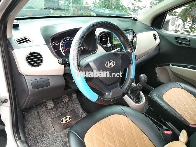 Hyundai Grand i10 Số sàn Bạc 5 chỗ