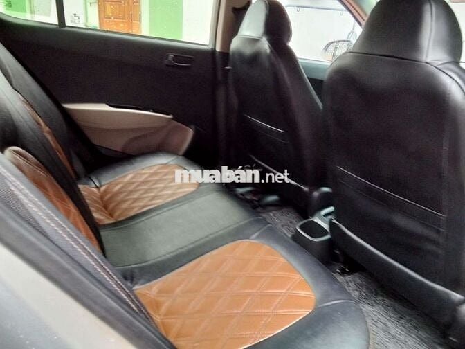 Hyundai Grand i10 Số sàn Bạc 5 chỗ