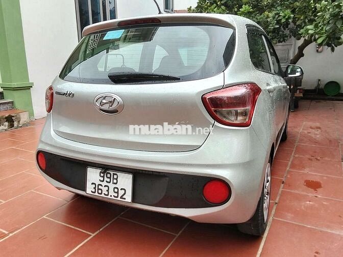 Hyundai Grand i10 Số sàn Bạc 5 chỗ