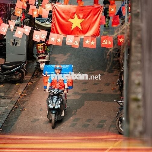TÀI XẾ XE MÁY GIAO NHẬN HÀNG HOÁ ĐÀ NẴNG