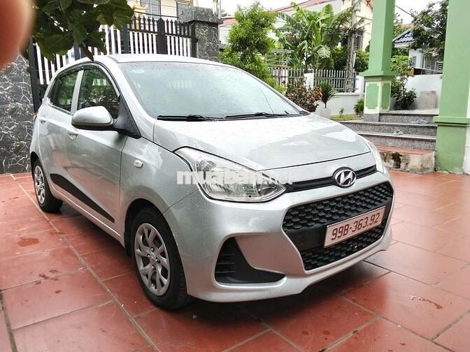 Hyundai Grand i10 Số sàn Bạc 5 chỗ