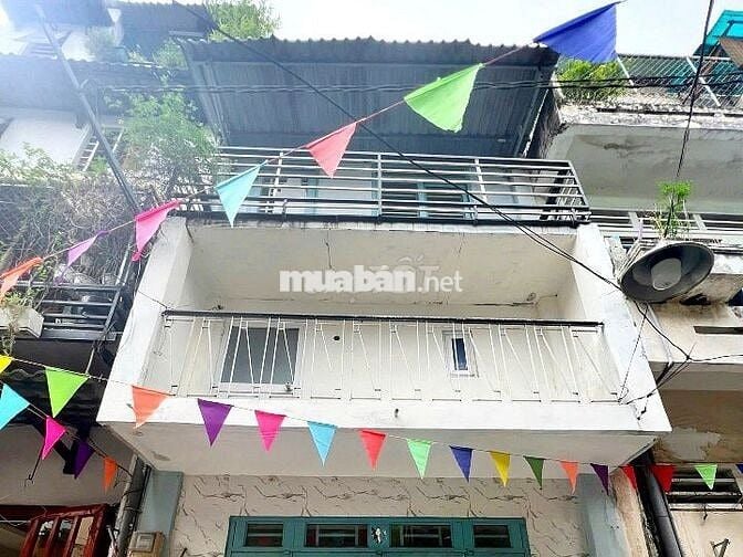 Nhà thuê 2 lầu 2 phòng ngủ hẻm xe hơi Nguyễn Huy Lượng 72m²