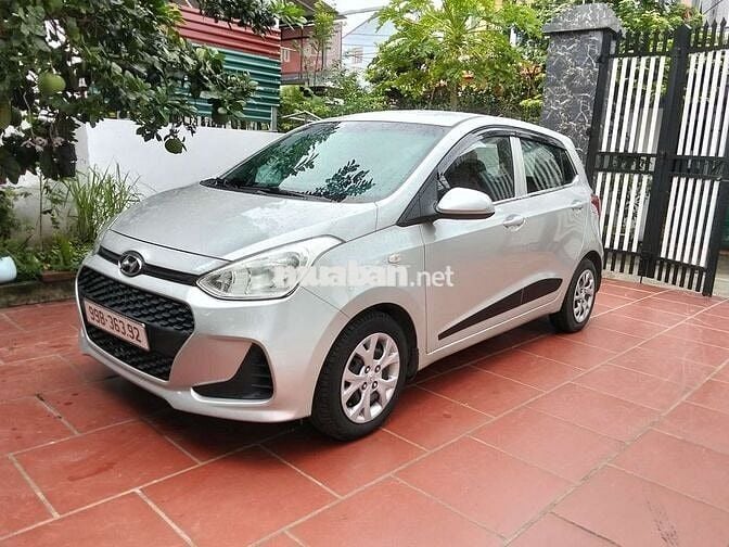 Hyundai Grand i10 Số sàn Bạc 5 chỗ