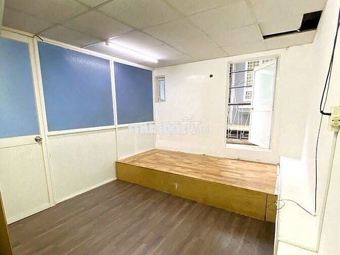 Nhà thuê 2 lầu 2 phòng ngủ hẻm xe hơi Nguyễn Huy Lượng 72m²