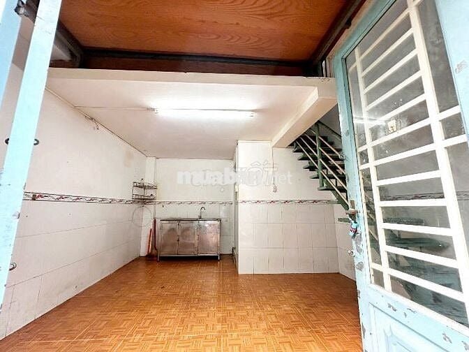 Nhà thuê 2 lầu 2 phòng ngủ hẻm xe hơi Nguyễn Huy Lượng 72m²