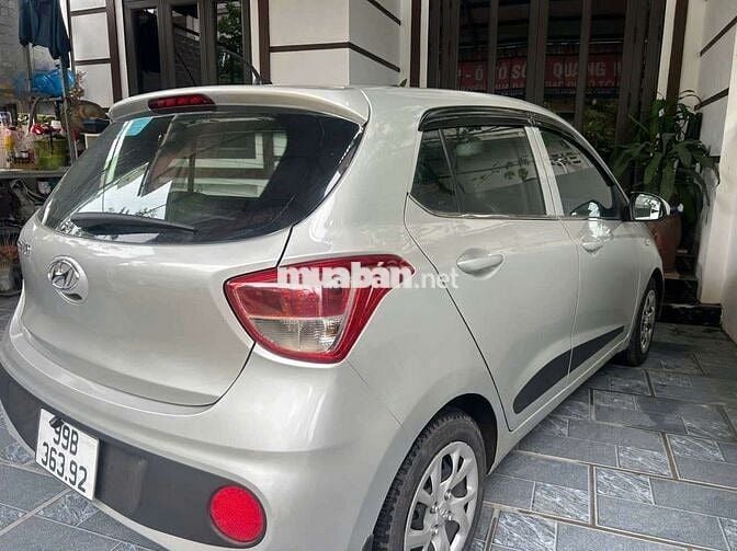 Hyundai Grand i10 Số sàn Bạc 5 chỗ