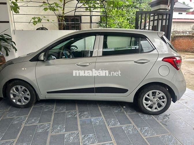Hyundai Grand i10 Số sàn Bạc 5 chỗ