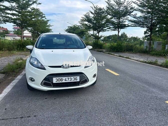 Ford Fiesta Trắng Tự động 5 chỗ