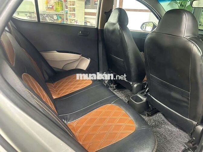 Hyundai Grand i10 Số sàn Bạc 5 chỗ