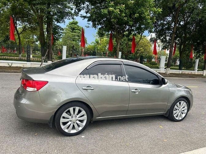 Kia Cerato Số tự động 5 chỗ Xám