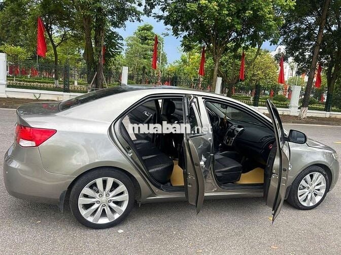 Kia Cerato Số tự động 5 chỗ Xám