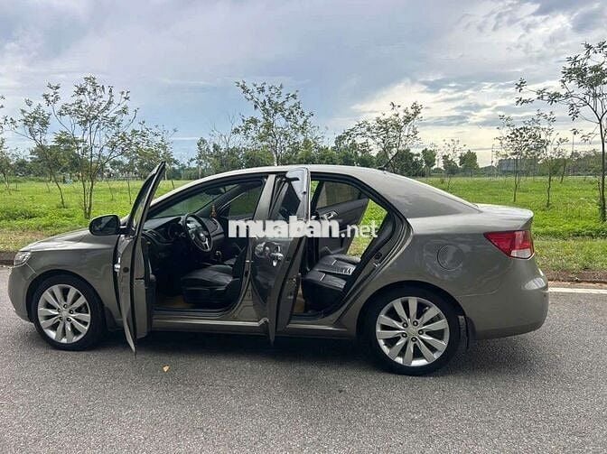 Kia Cerato Số tự động 5 chỗ Xám