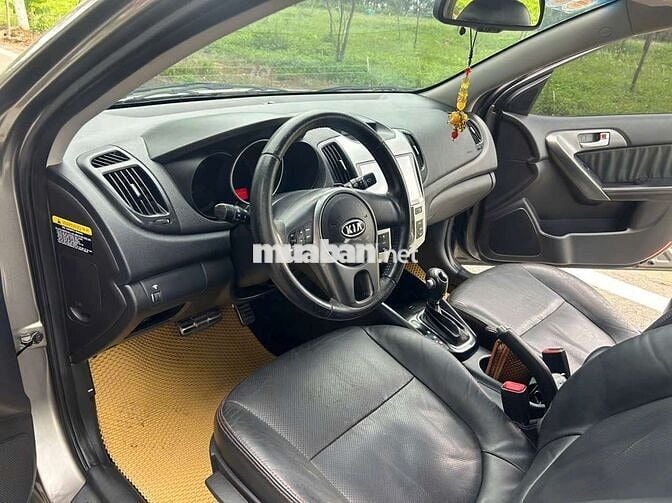 Kia Cerato Số tự động 5 chỗ Xám