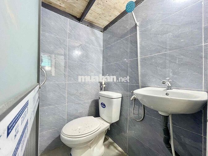 PHÒNG TRỌ GIÁ RẺ NGAY CÔNG VIÊN LÀNG HOA