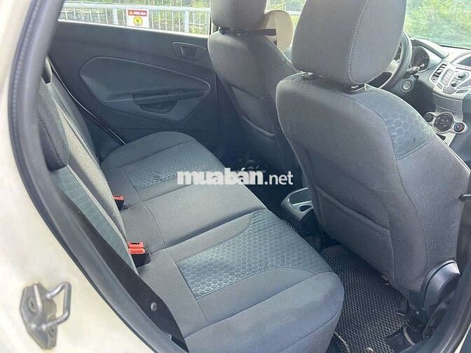 Ford Fiesta Trắng Tự động 5 chỗ