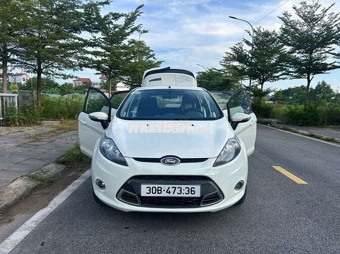 Ford Fiesta Trắng Tự động 5 chỗ