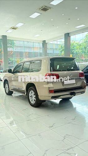 Toyota Land Cruiser 4.6 V8 2016 Vàng cát