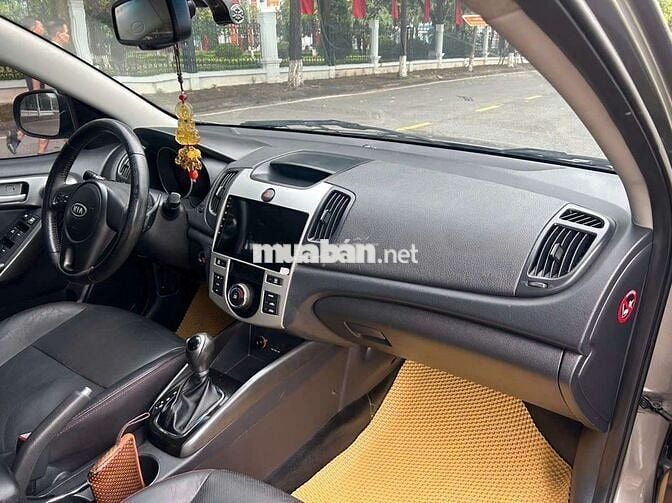 Kia Cerato Số tự động 5 chỗ Xám