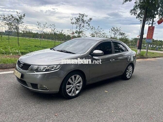 Kia Cerato Số tự động 5 chỗ Xám