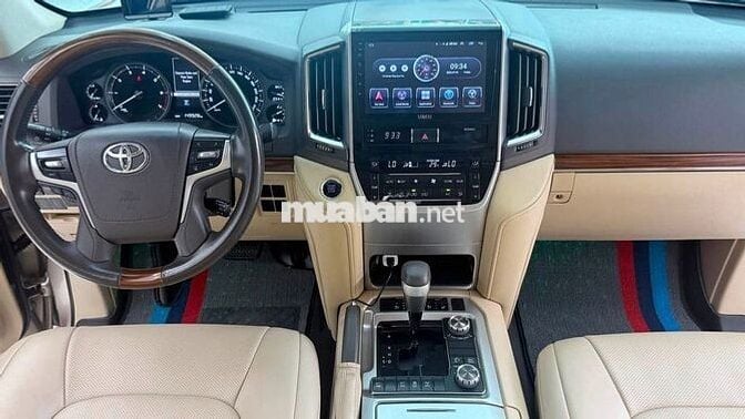 Toyota Land Cruiser 4.6 V8 2016 Vàng cát