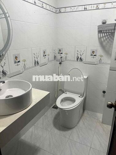 CẦN BÁN NHÀ XE Ô TÔ 7 CHỔ VÀO THẲNG TRONG NHÀ