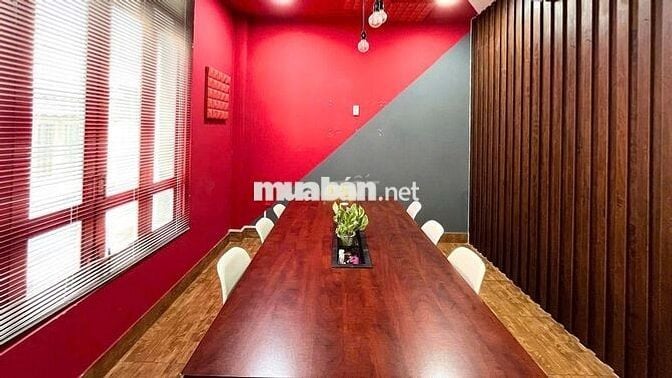 Cho thuê nhà nguyên căn làm vp 300m2 trung tâm, hẻm xe hơi, có studio