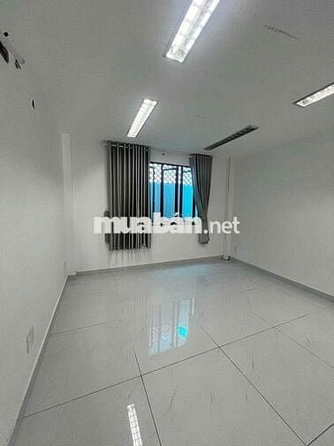 CẦN BÁN NHÀ XE Ô TÔ 7 CHỔ VÀO THẲNG TRONG NHÀ