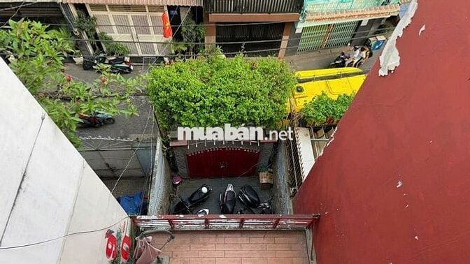 Cho thuê nhà nguyên căn làm vp 300m2 trung tâm, hẻm xe hơi, có studio