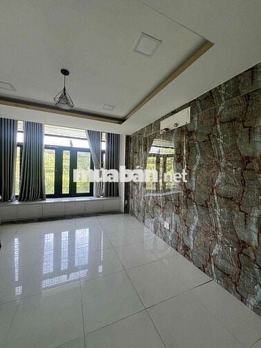 CẦN BÁN NHÀ XE Ô TÔ 7 CHỔ VÀO THẲNG TRONG NHÀ