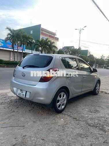 Hyundai i20 Bạc Số tự động 90.696 km