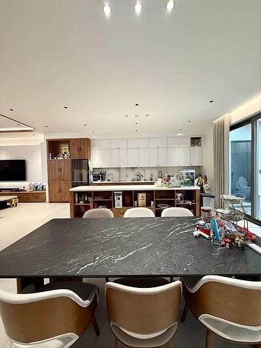 Biệt thự Quận 7, sân vườn 160m2( 9 x 18 ) 2 tầng đường 10m giá tốt