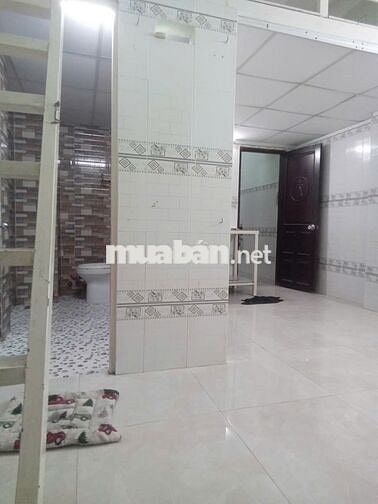 Phòng trọ Quận 7 30m² có gác, ban công