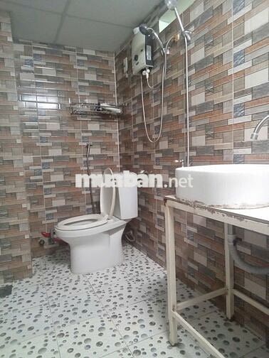 Phòng trọ Quận 7 30m² có gác, ban công