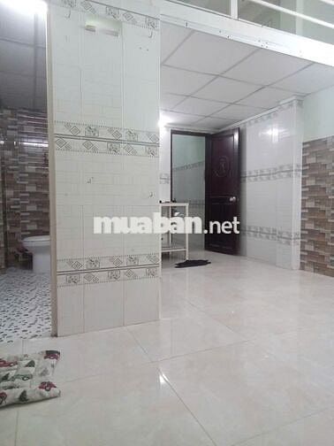 Phòng trọ Quận 7 30m² có gác, ban công