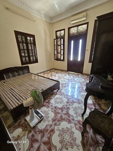 Cho thuê nhà ngõ 491 Đê La Thành, nhà mới đẹp 