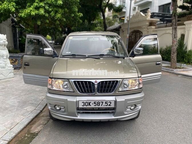 Mitsubishi Jolie 7 chỗ màu Vàng cát