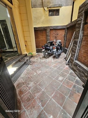 Cho thuê nhà ngõ 491 Đê La Thành, nhà mới đẹp 