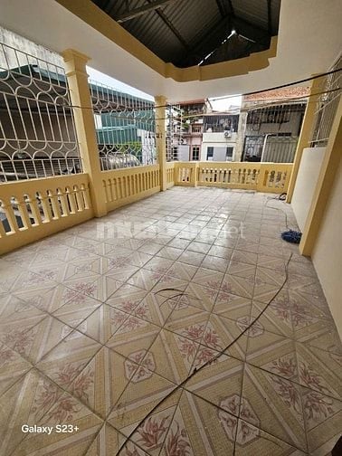 Cho thuê nhà ngõ 491 Đê La Thành, nhà mới đẹp 
