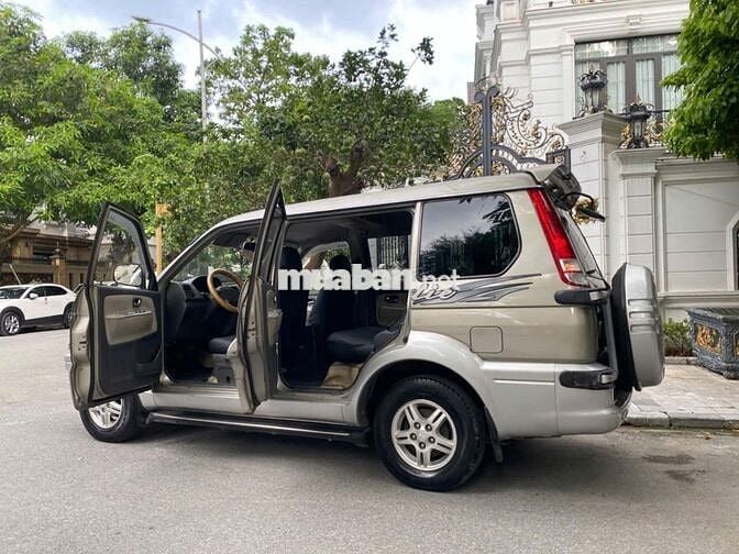 Mitsubishi Jolie 7 chỗ màu Vàng cát
