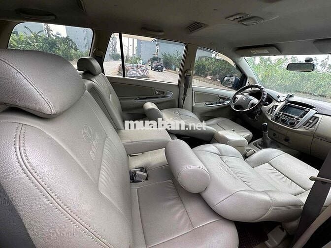 Toyota Innova 2014 Số sàn Vàng cát