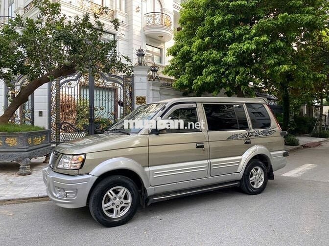 Mitsubishi Jolie 7 chỗ màu Vàng cát