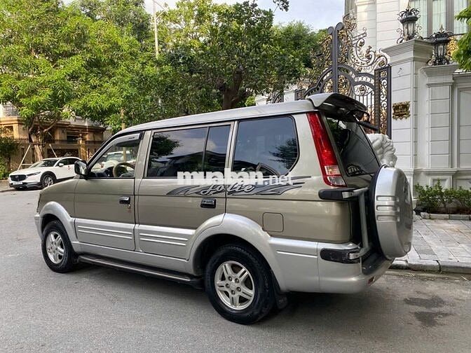 Mitsubishi Jolie 7 chỗ màu Vàng cát
