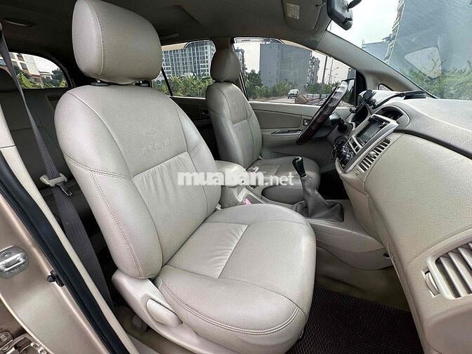 Toyota Innova 2014 Số sàn Vàng cát