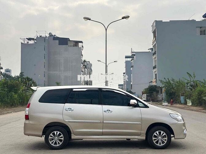 Toyota Innova 2014 Số sàn Vàng cát