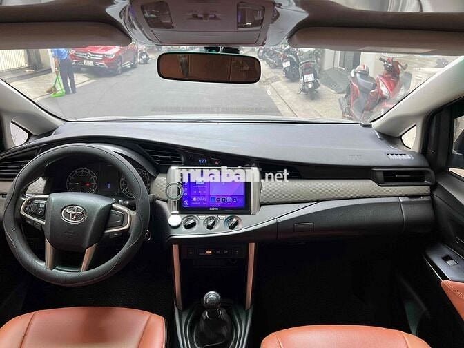 Toyota Innova 2.0E 2019 Số sàn Ghi bạc