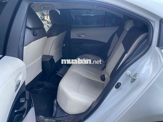 Toyota Corolla Altis 1.8V 2022 Trắng, bảo hành 1n